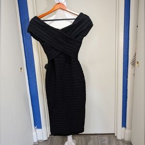 Black Off-The-Shoulder Bodycon Dress – Excellent Condition - S/M